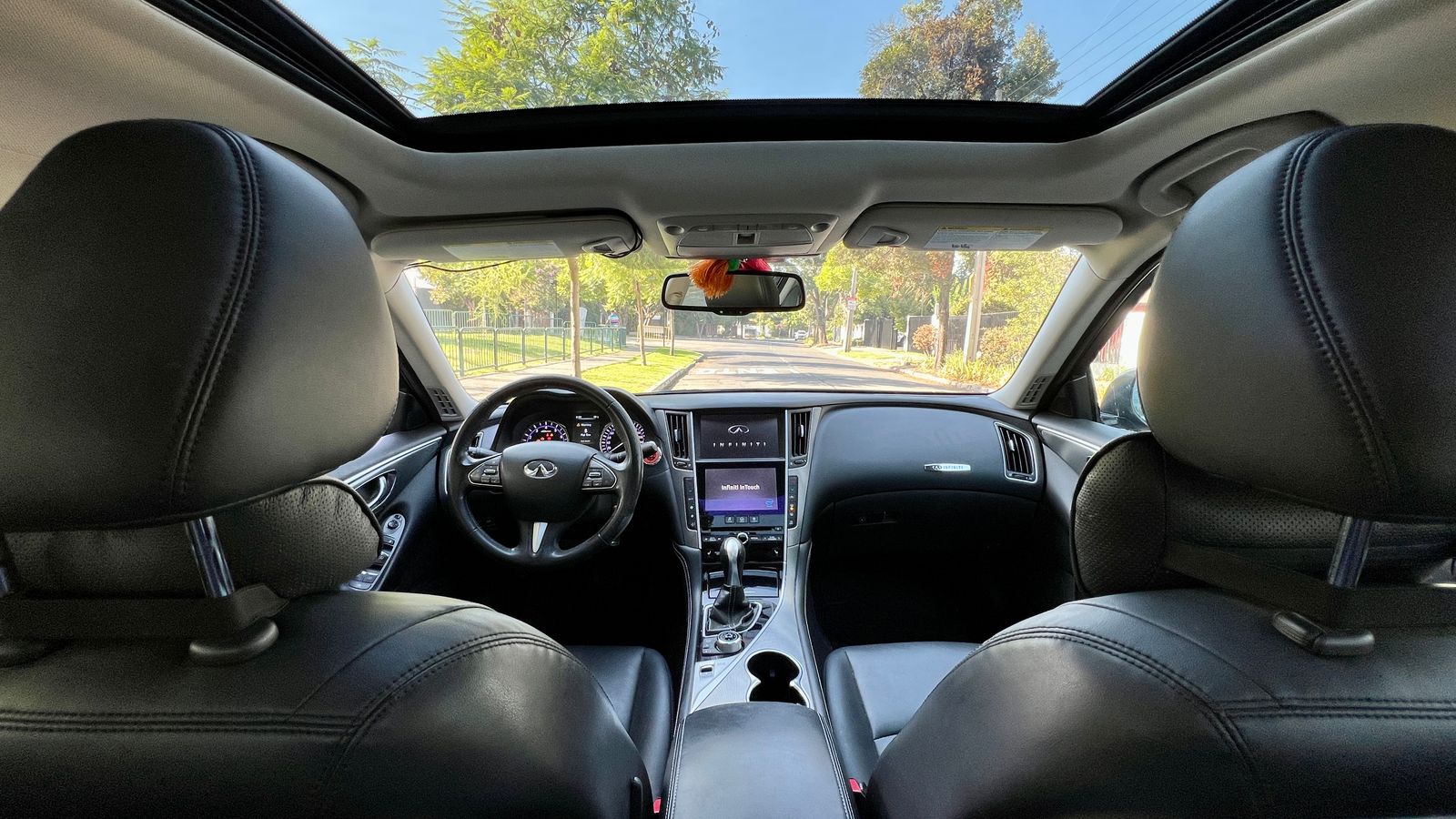 Infiniti Q50 — foto 21 de 26