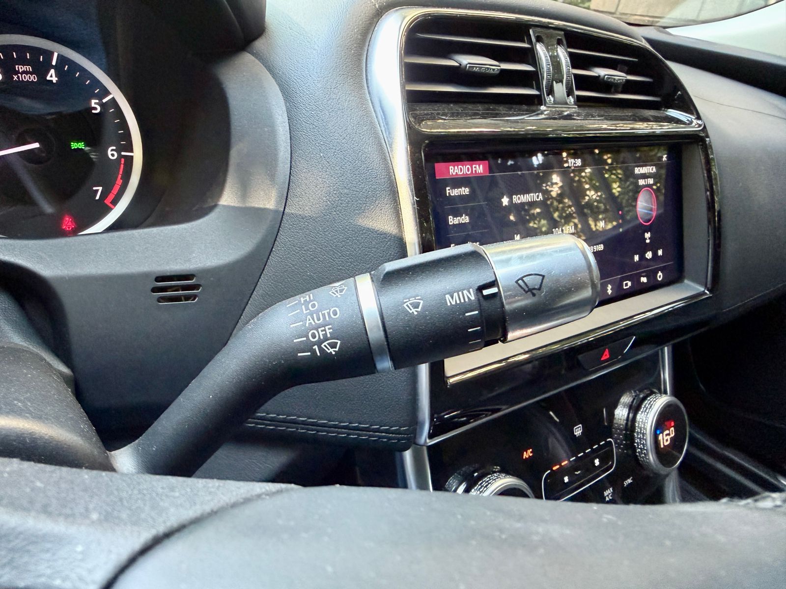Jaguar Xe P250 — foto 24 de 31