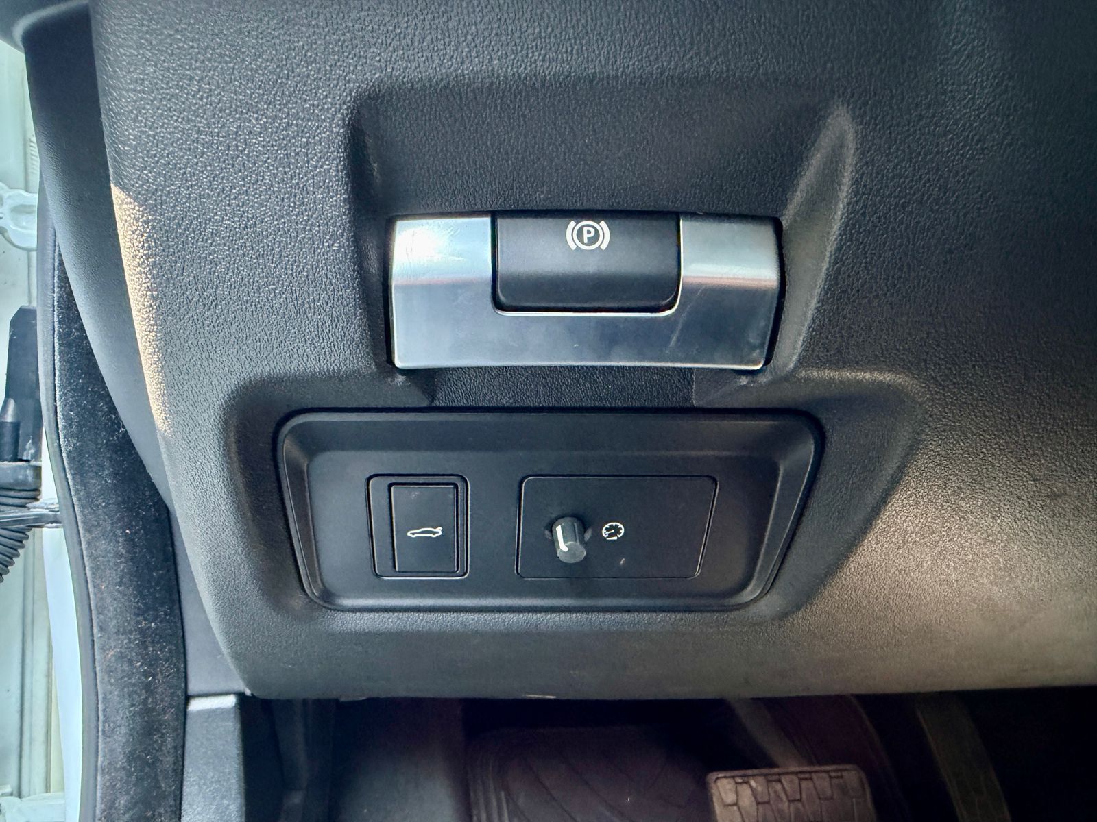 Jaguar Xe P250 — foto 26 de 31