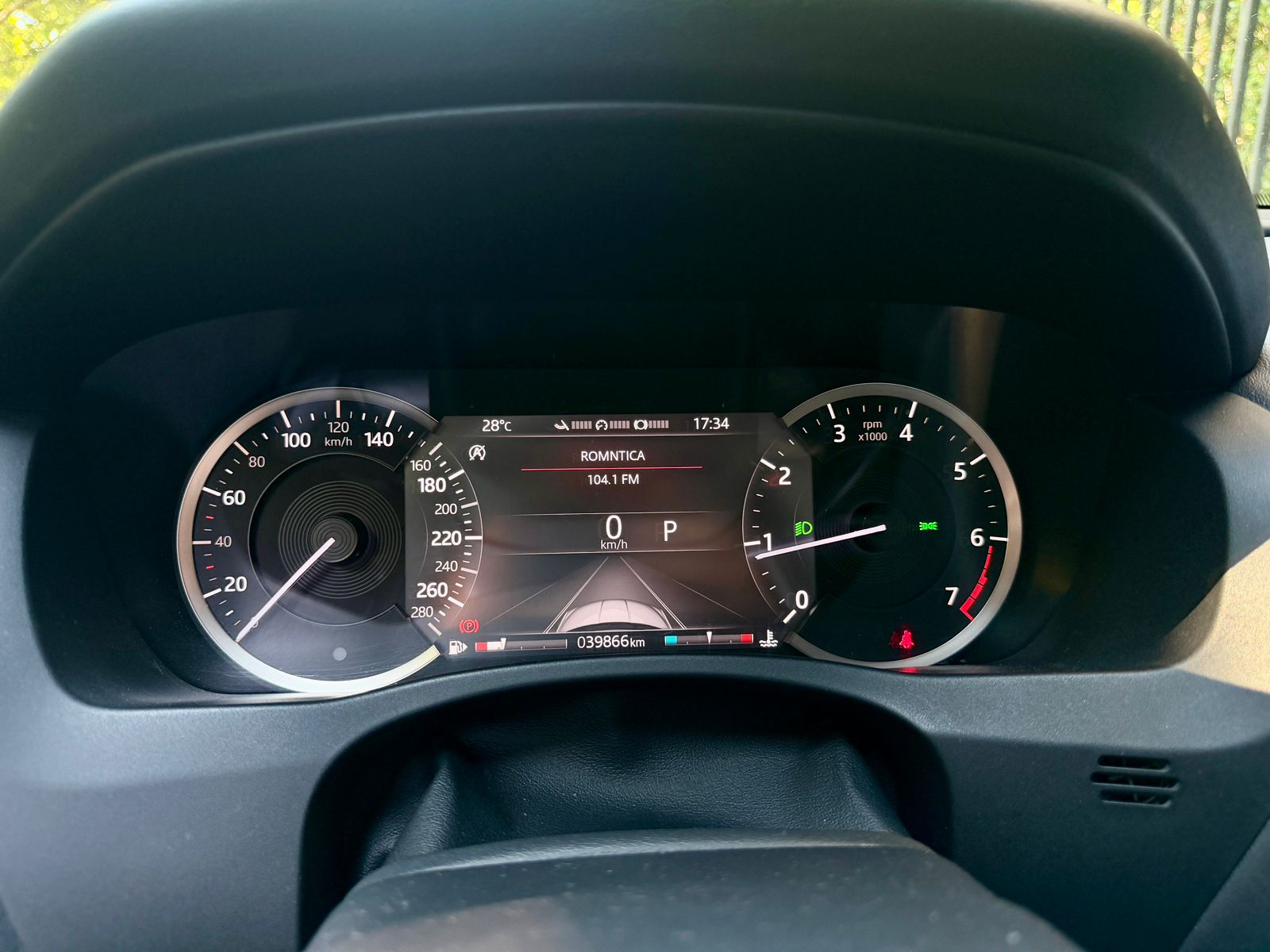 Jaguar Xe P250 — foto 27 de 31