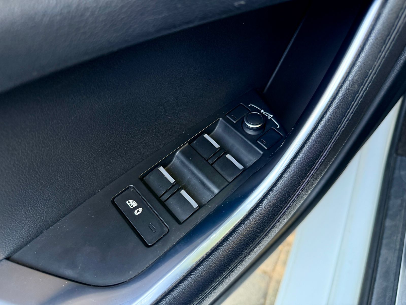 Jaguar Xe P250 — foto 28 de 31