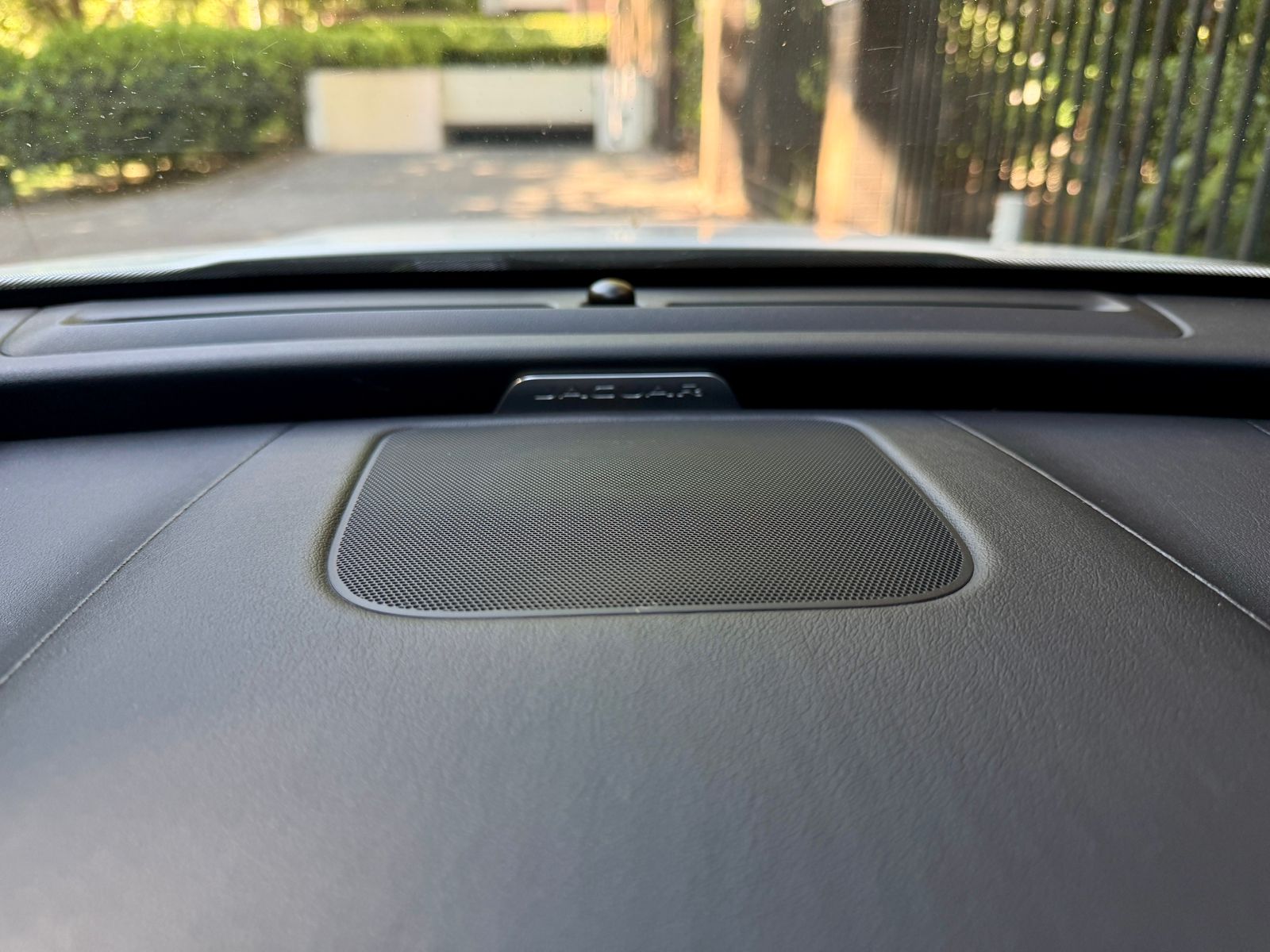 Jaguar Xe P250 — foto 29 de 31