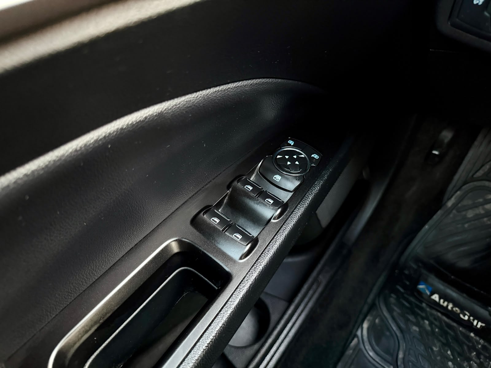 Ford Fusion — foto 21 de 28