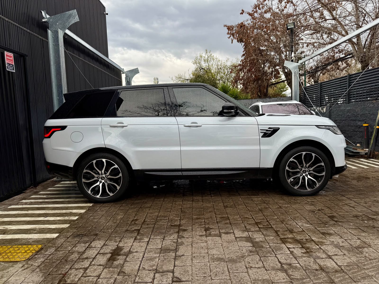 Land Rover Range Rovert Sport — foto 4 de 27