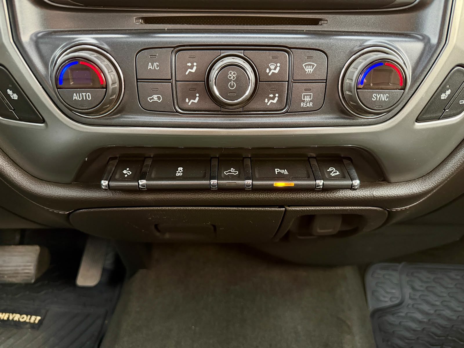 Chevrolet Silverado — foto 14 de 26
