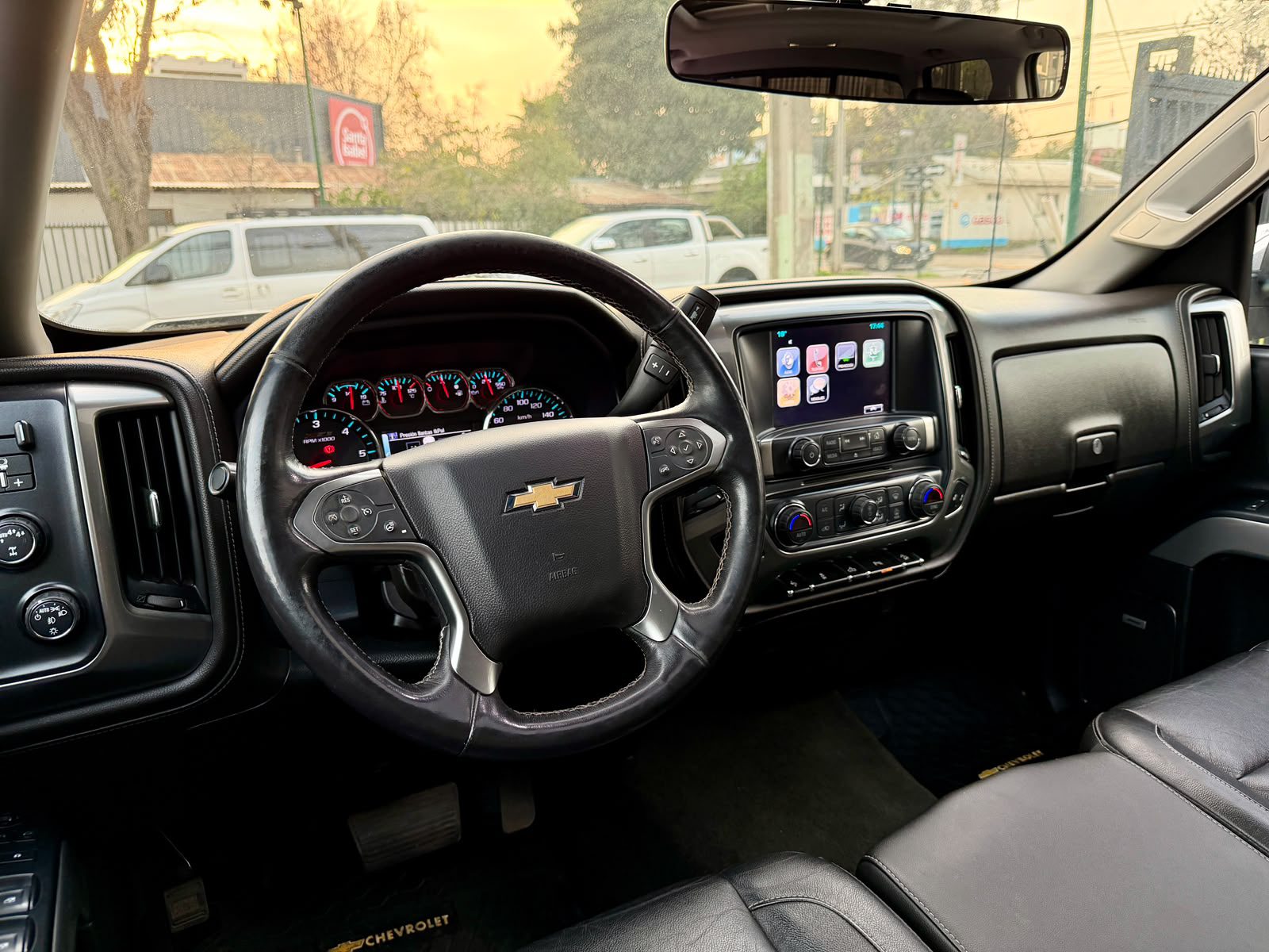 Chevrolet Silverado — foto 15 de 26