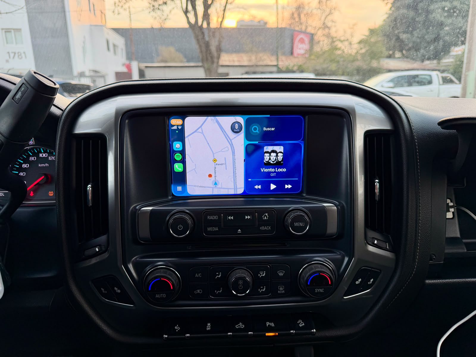 Chevrolet Silverado — foto 16 de 26