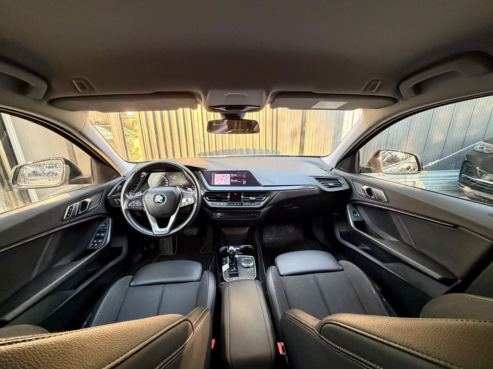 BMW 118I — foto 12 de 21