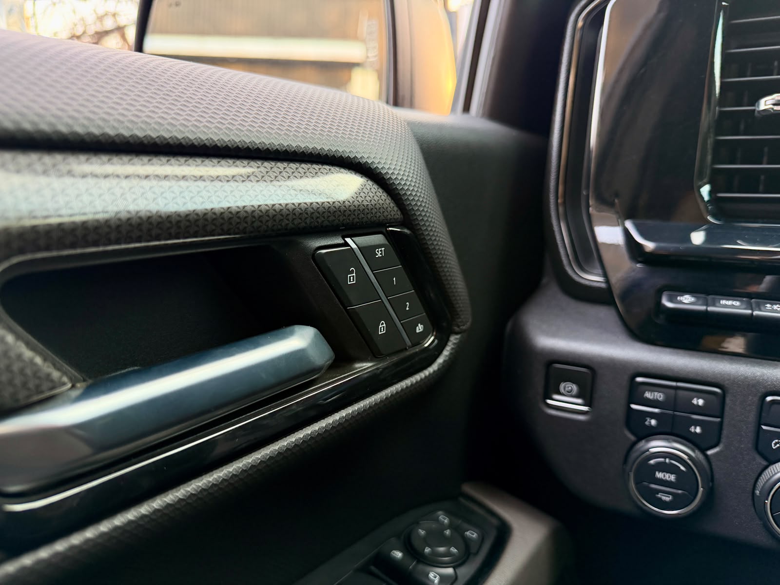 Chevrolet Silverado Zr2 — foto 18 de 24