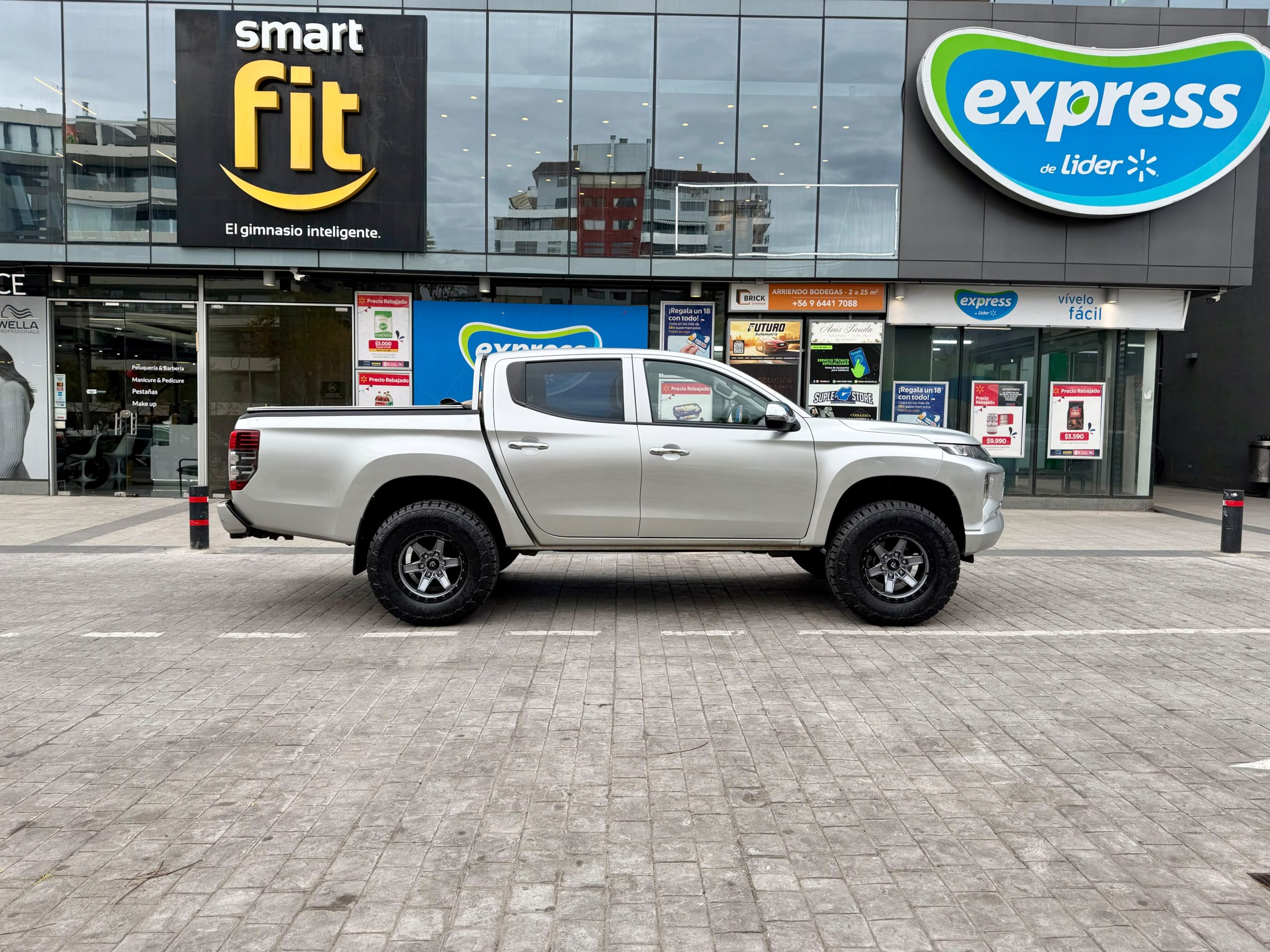 Mitsubishi L200 Katana Cr — foto 7 de 15