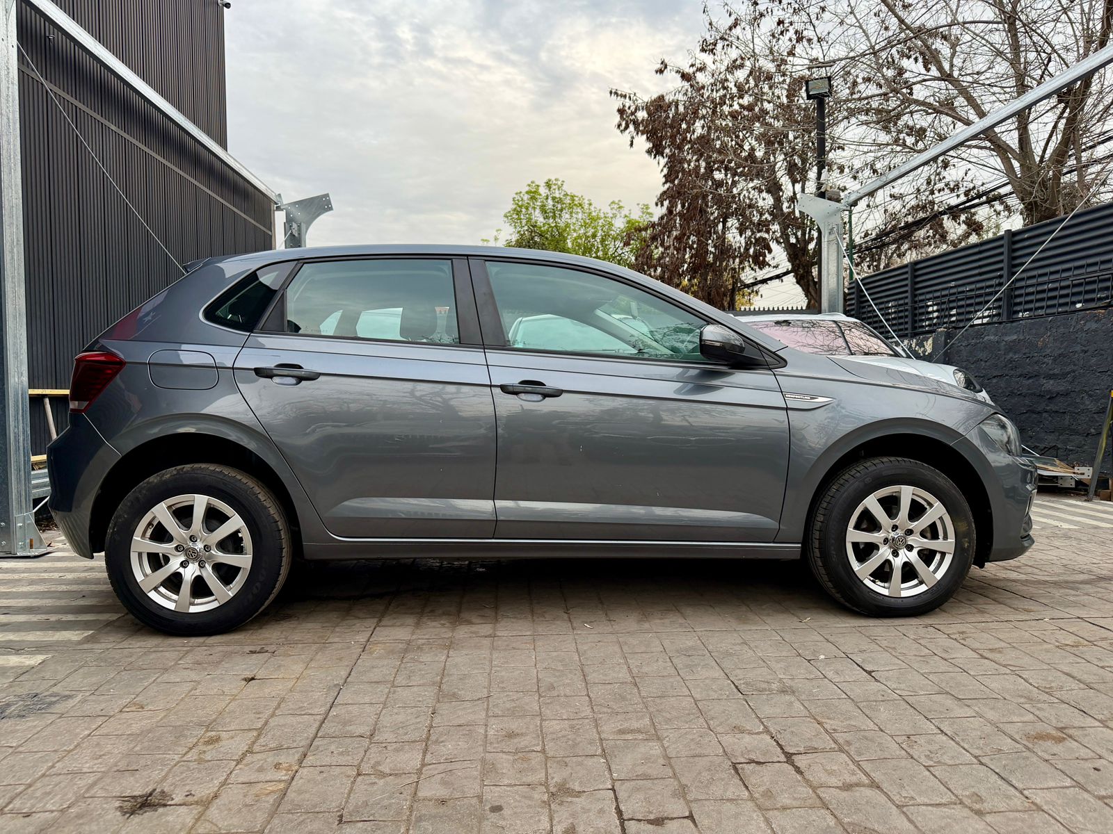 Volkswagen Polo Comfortline — foto 4 de 21