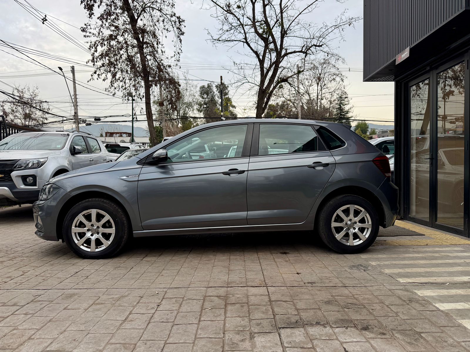 Volkswagen Polo Comfortline — foto 8 de 21
