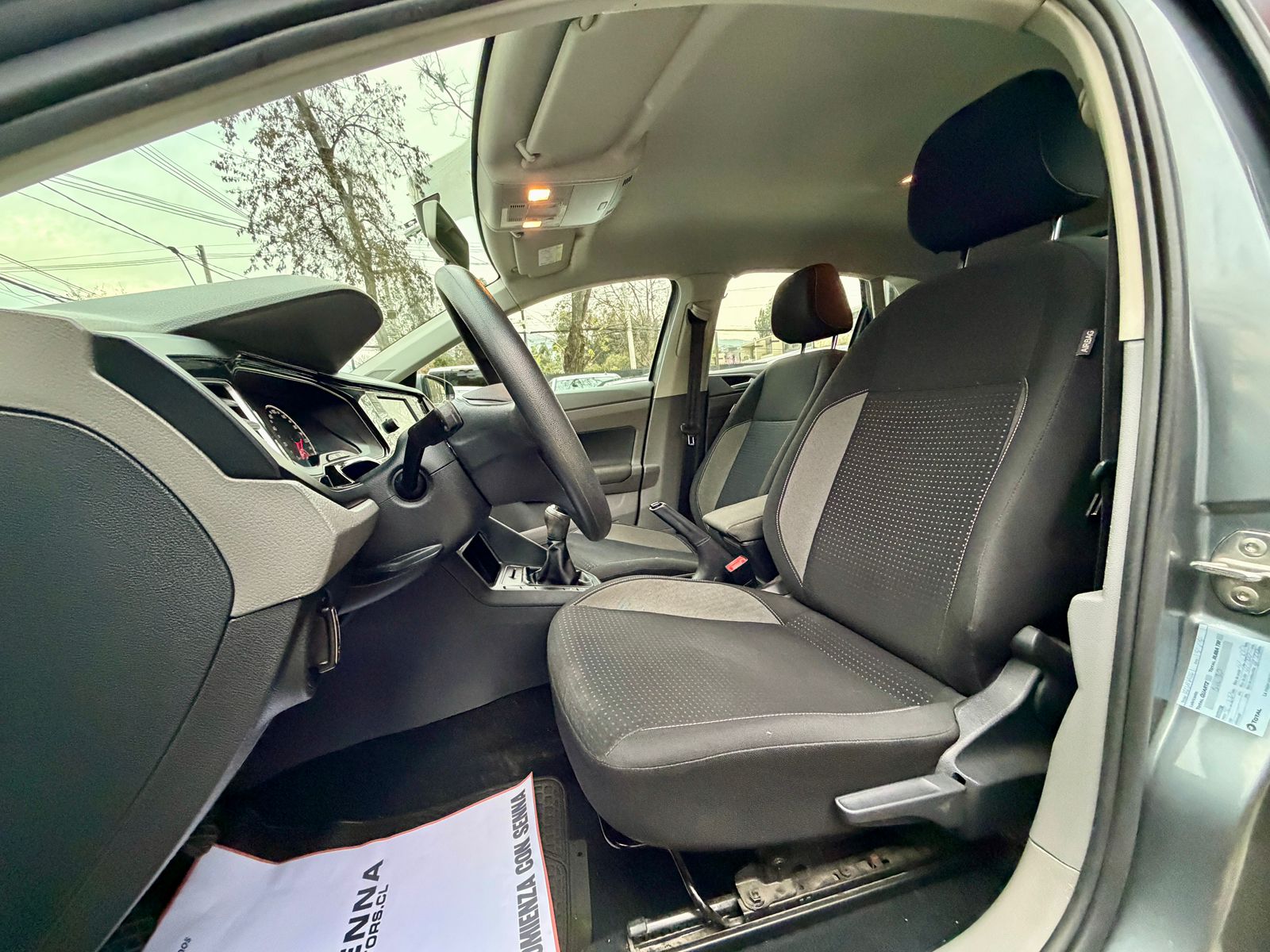 Volkswagen Polo Comfortline — foto 9 de 21