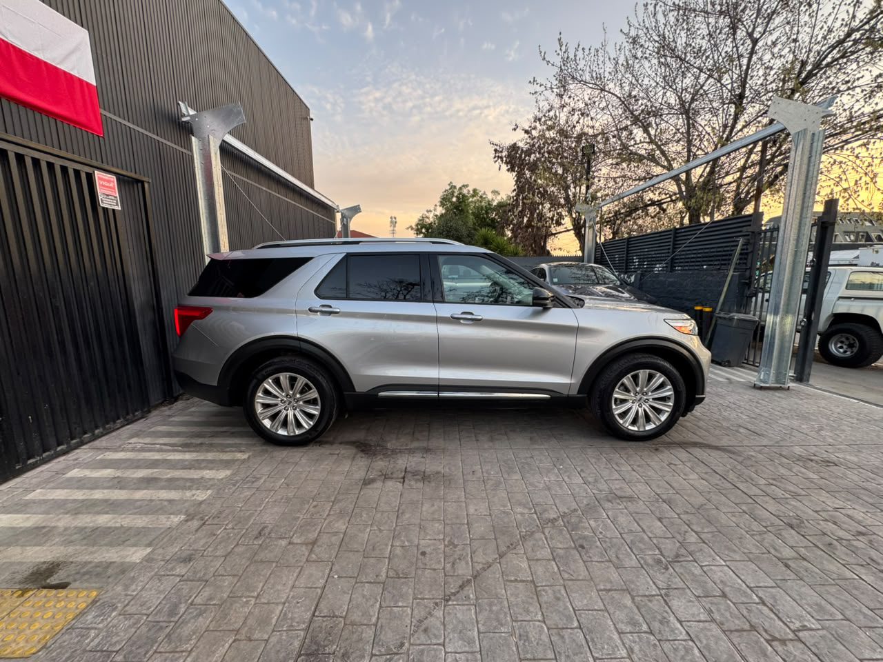 Ford Explorer — foto 4 de 27