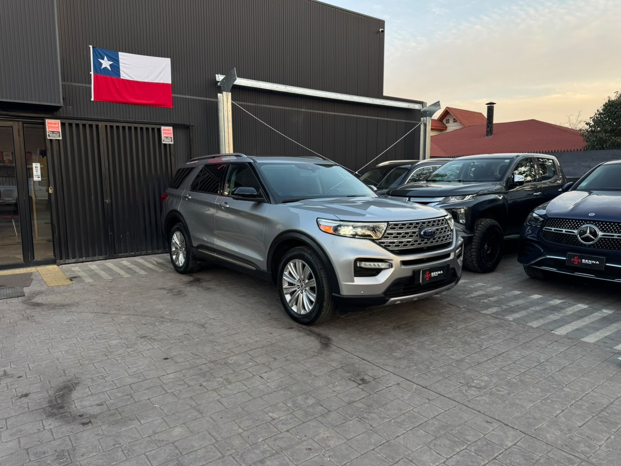 Ford Explorer — foto 3 de 27