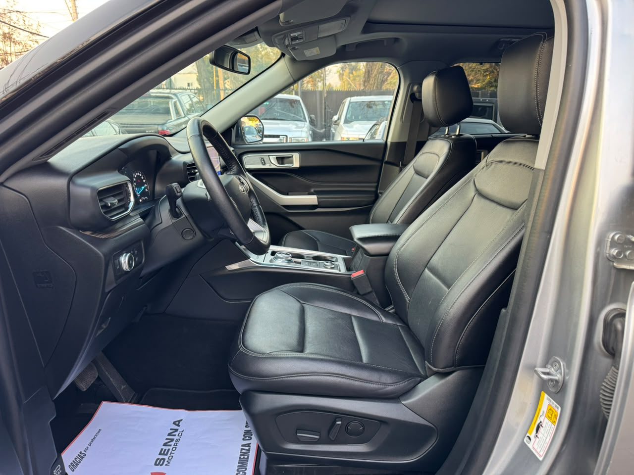 Ford Explorer — foto 9 de 27