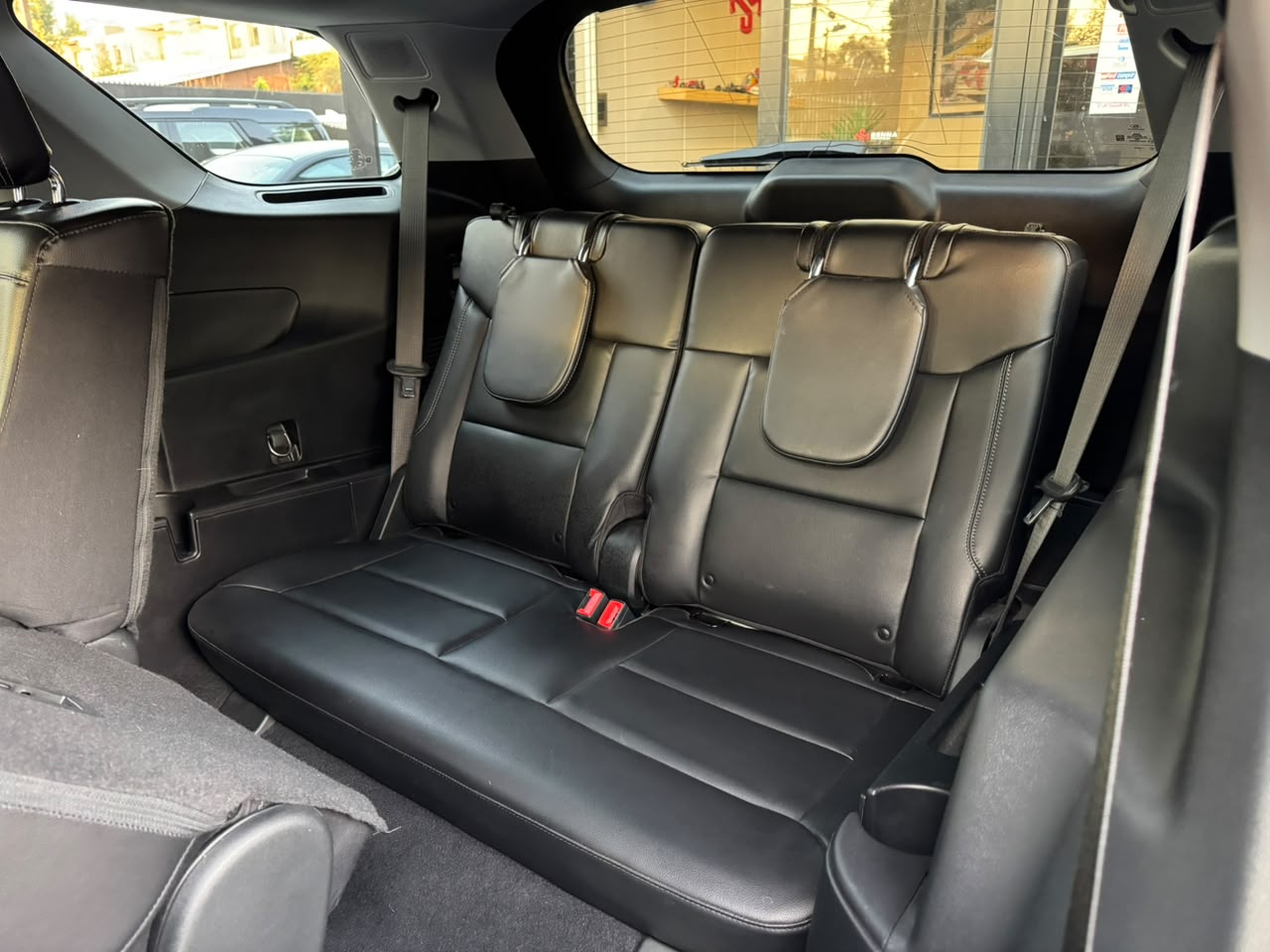 Ford Explorer — foto 12 de 27