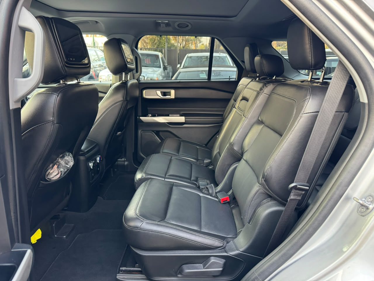 Ford Explorer — foto 13 de 27