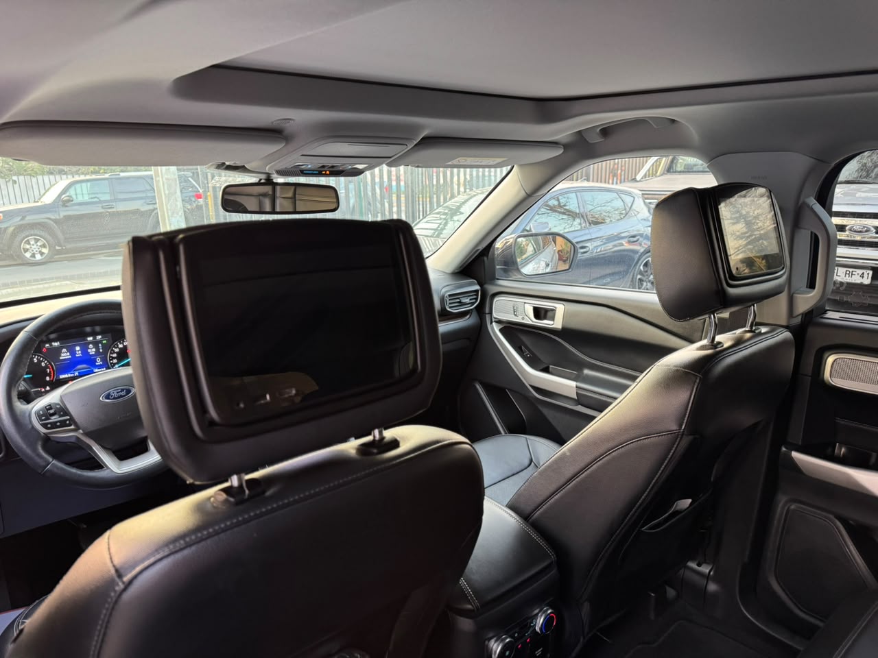 Ford Explorer — foto 14 de 27