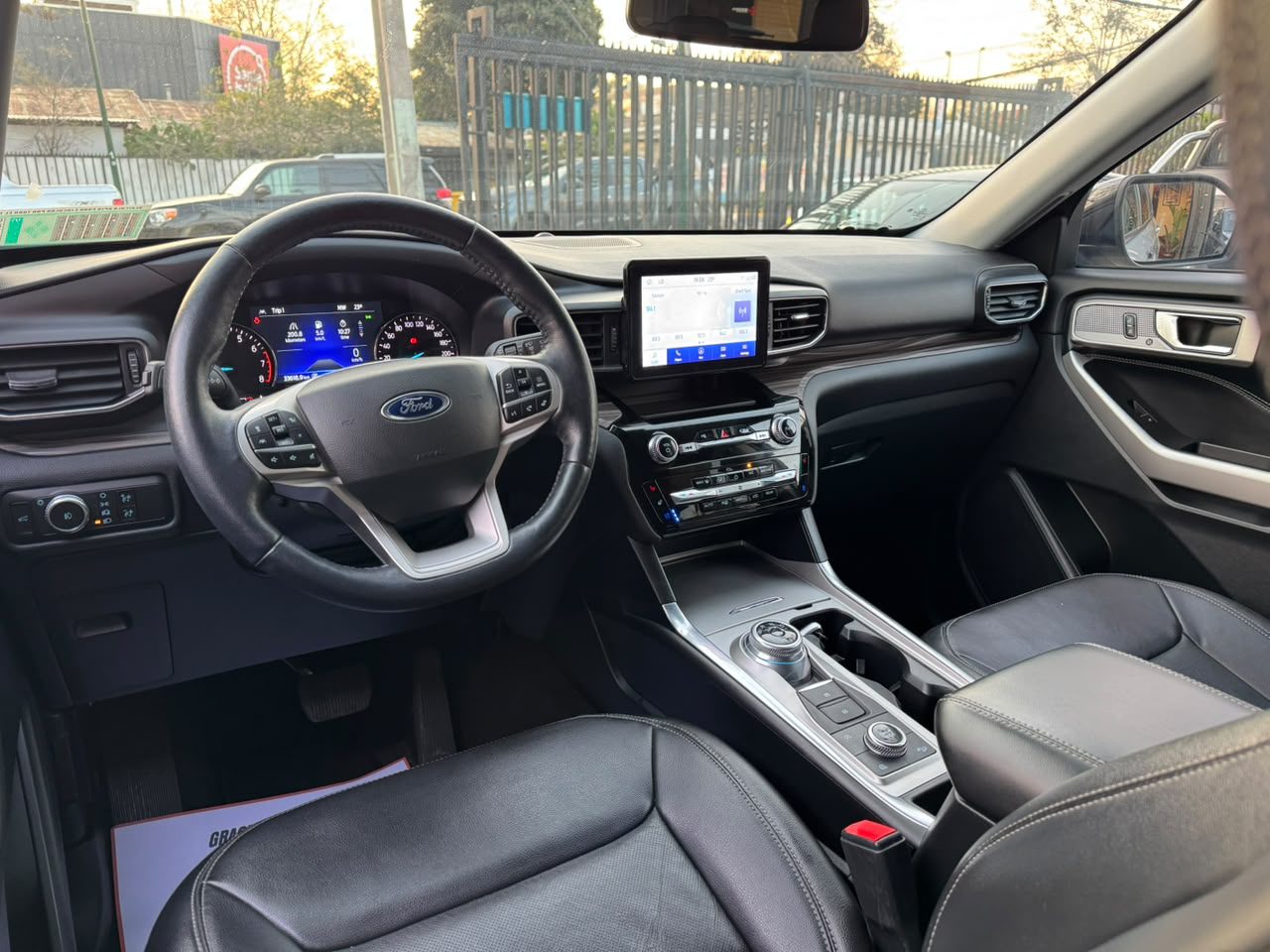 Ford Explorer — foto 10 de 27