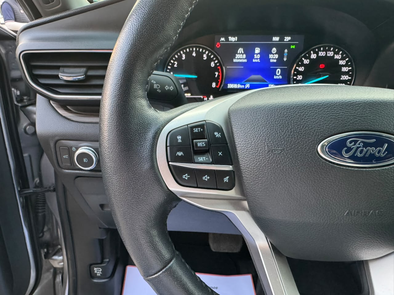 Ford Explorer — foto 16 de 27