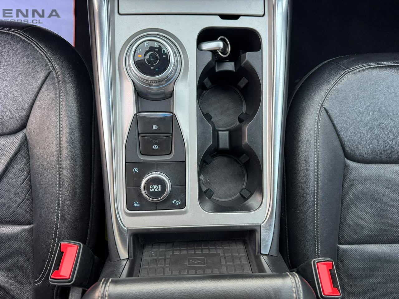 Ford Explorer — foto 20 de 27
