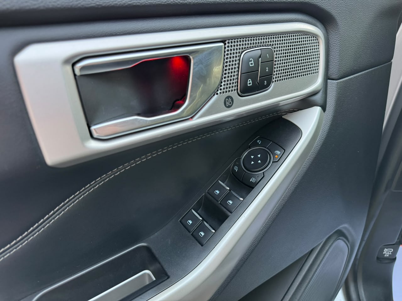 Ford Explorer — foto 22 de 27