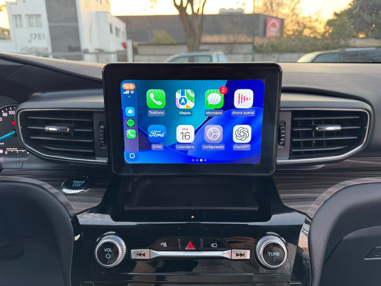 Ford Explorer — foto 25 de 27