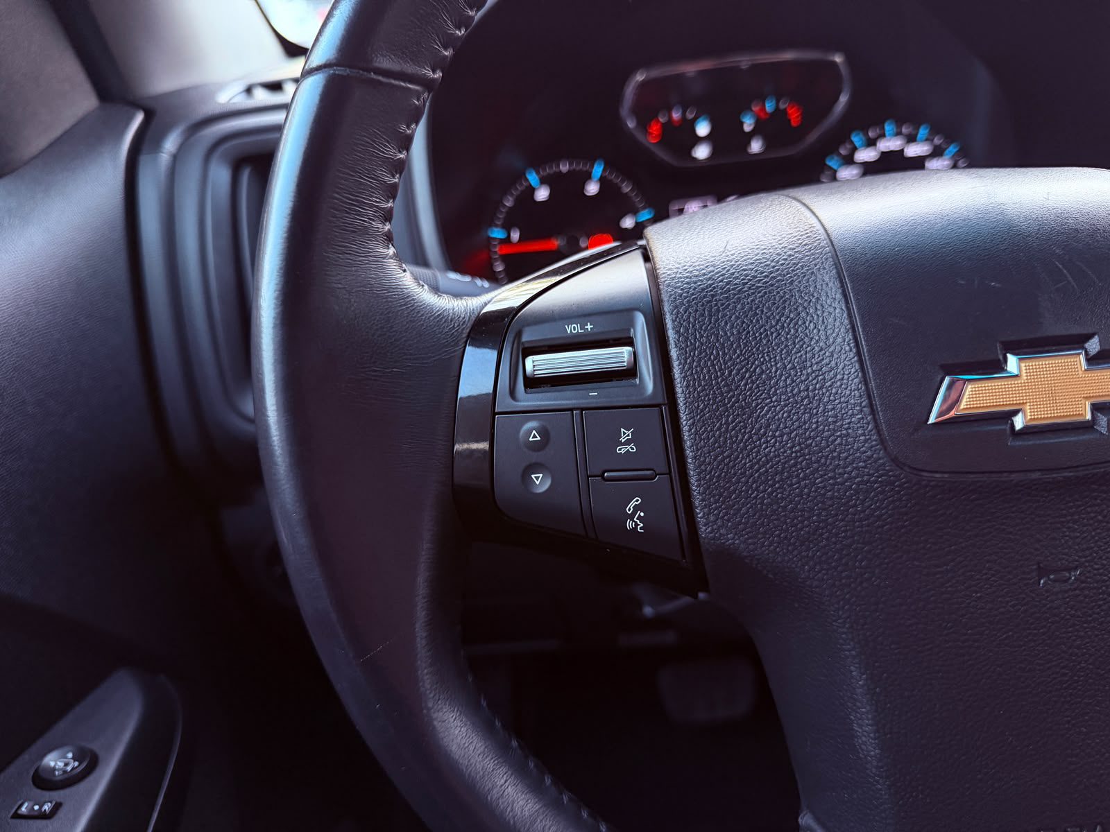 Chevrolet Colorado High Country — foto 16 de 24
