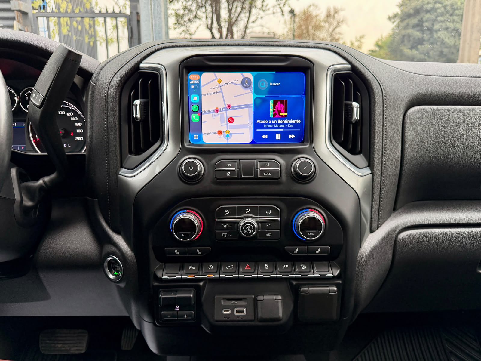 Chevrolet Silverado Z71 Trail Boss — foto 15 de 24