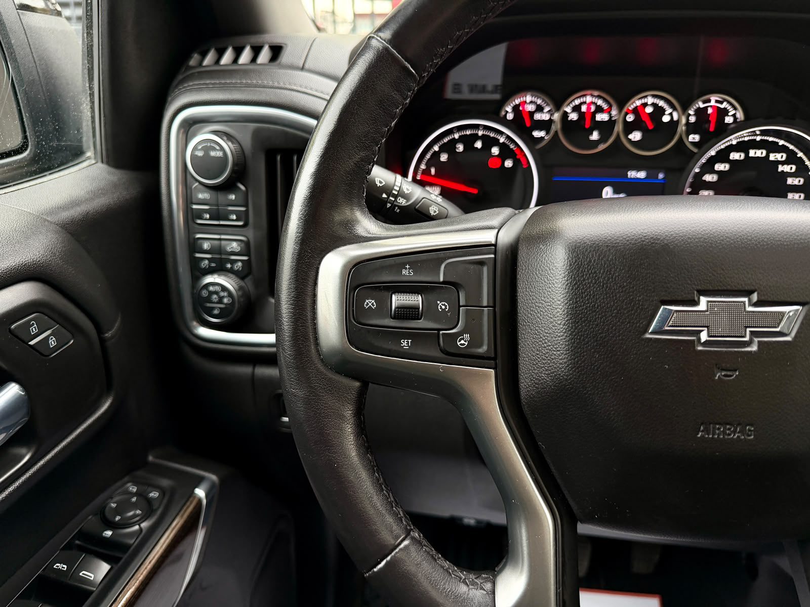 Chevrolet Silverado Z71 Trail Boss — foto 17 de 24