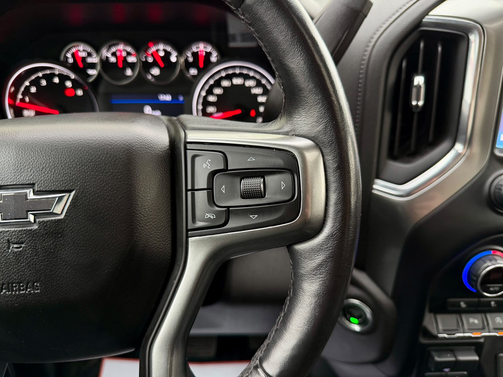 Chevrolet Silverado Z71 Trail Boss — foto 18 de 24