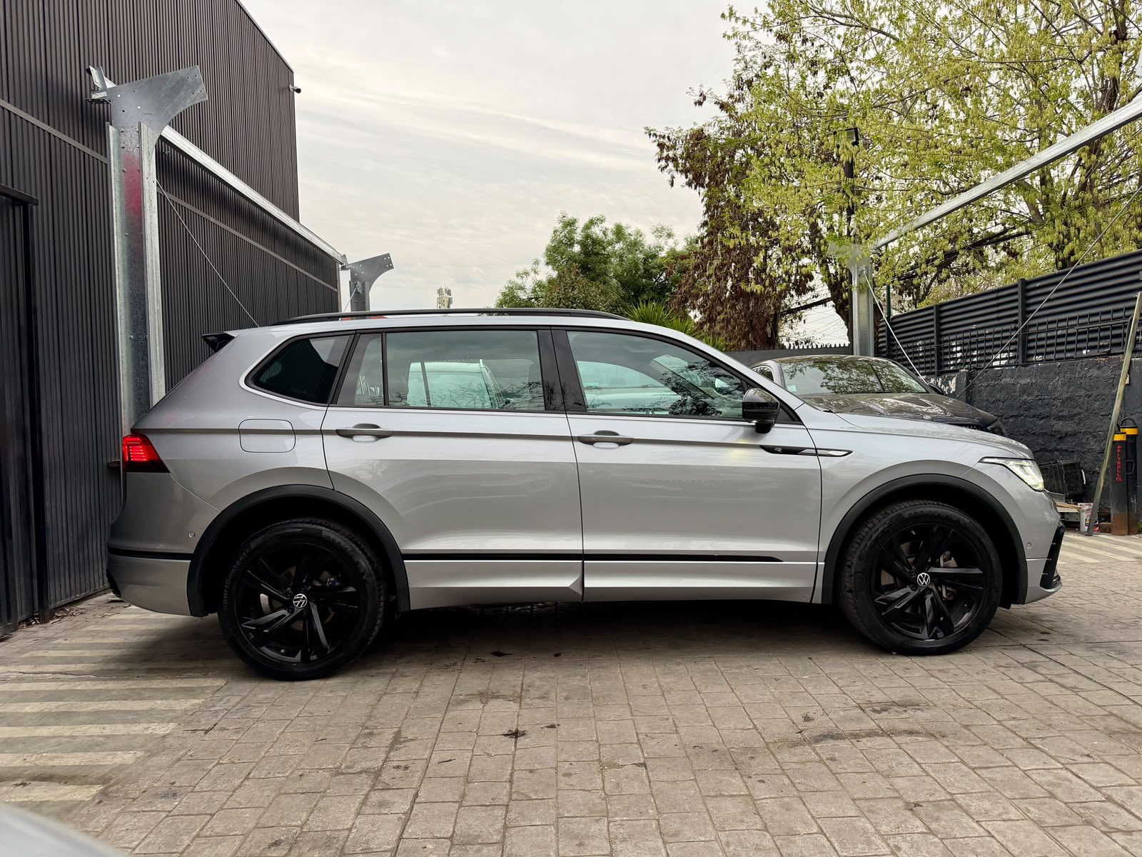 Volkswagen Tiguan R-Line Black Edition — foto 4 de 28