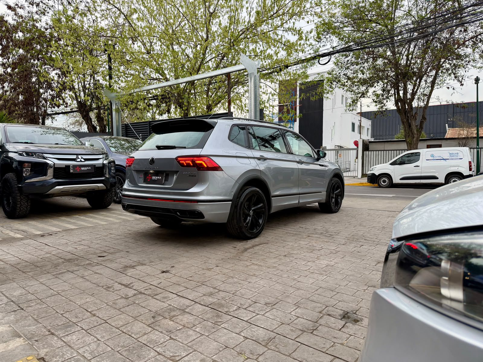 Volkswagen Tiguan R-Line Black Edition — foto 5 de 28
