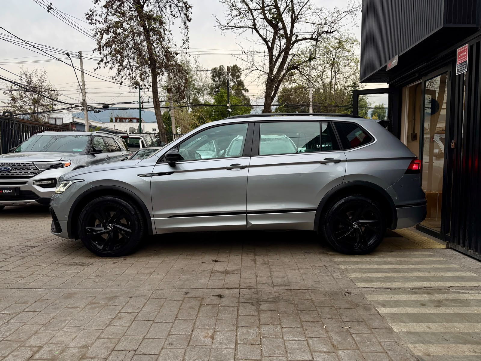Volkswagen Tiguan R-Line Black Edition — foto 8 de 28