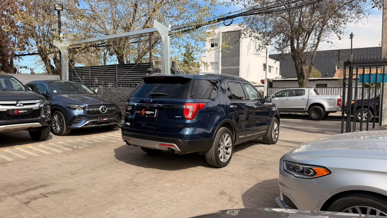 Ford Explorer — foto 4 de 18