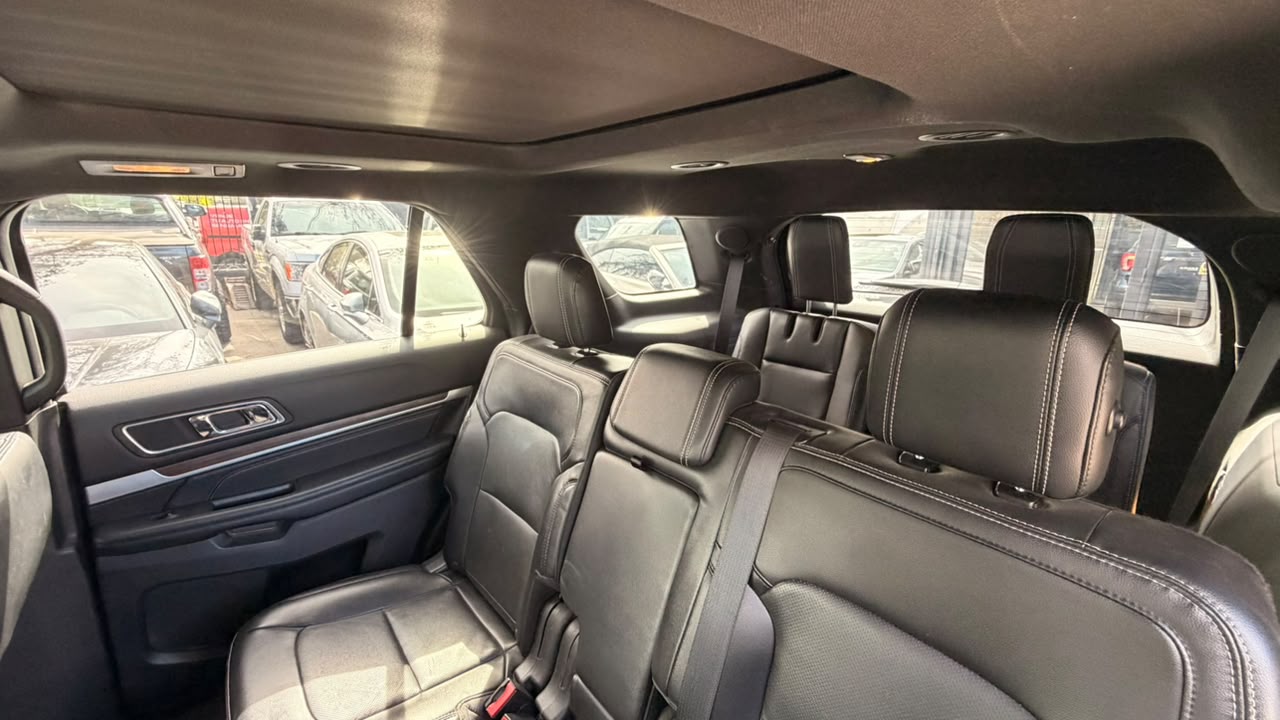 Ford Explorer — foto 9 de 18