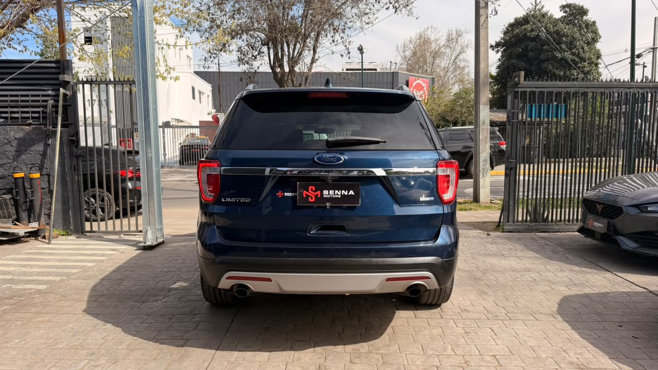 Ford Explorer — foto 5 de 18