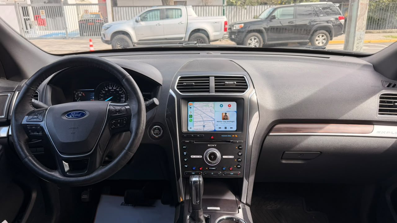 Ford Explorer — foto 14 de 18