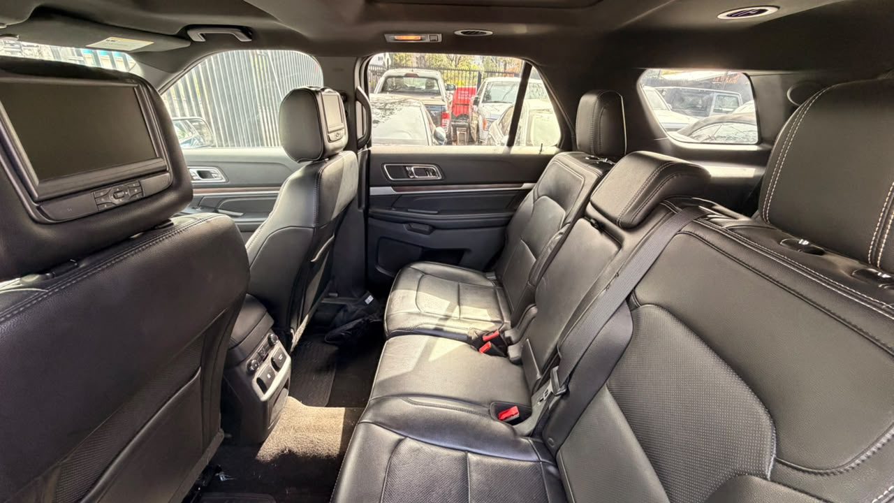 Ford Explorer — foto 11 de 18