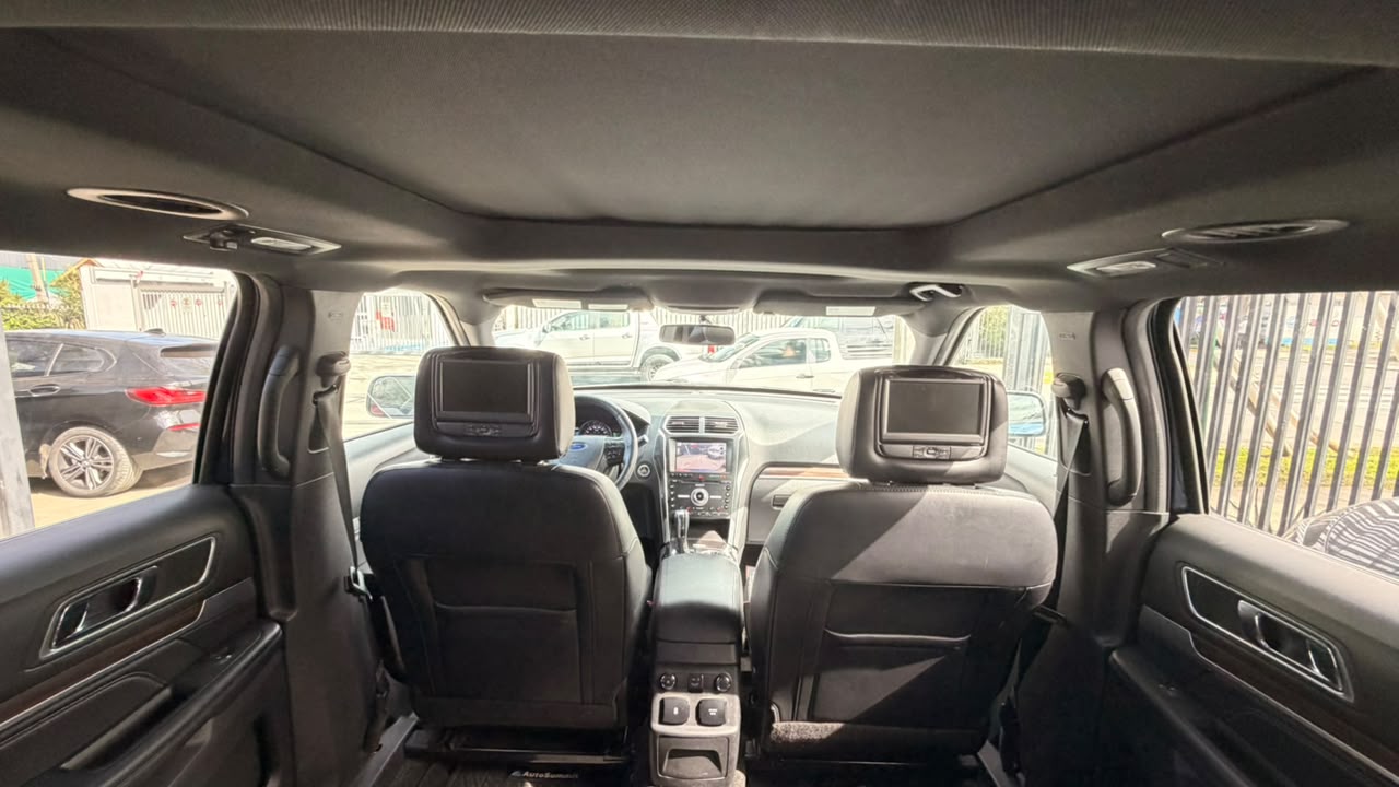 Ford Explorer — foto 12 de 18