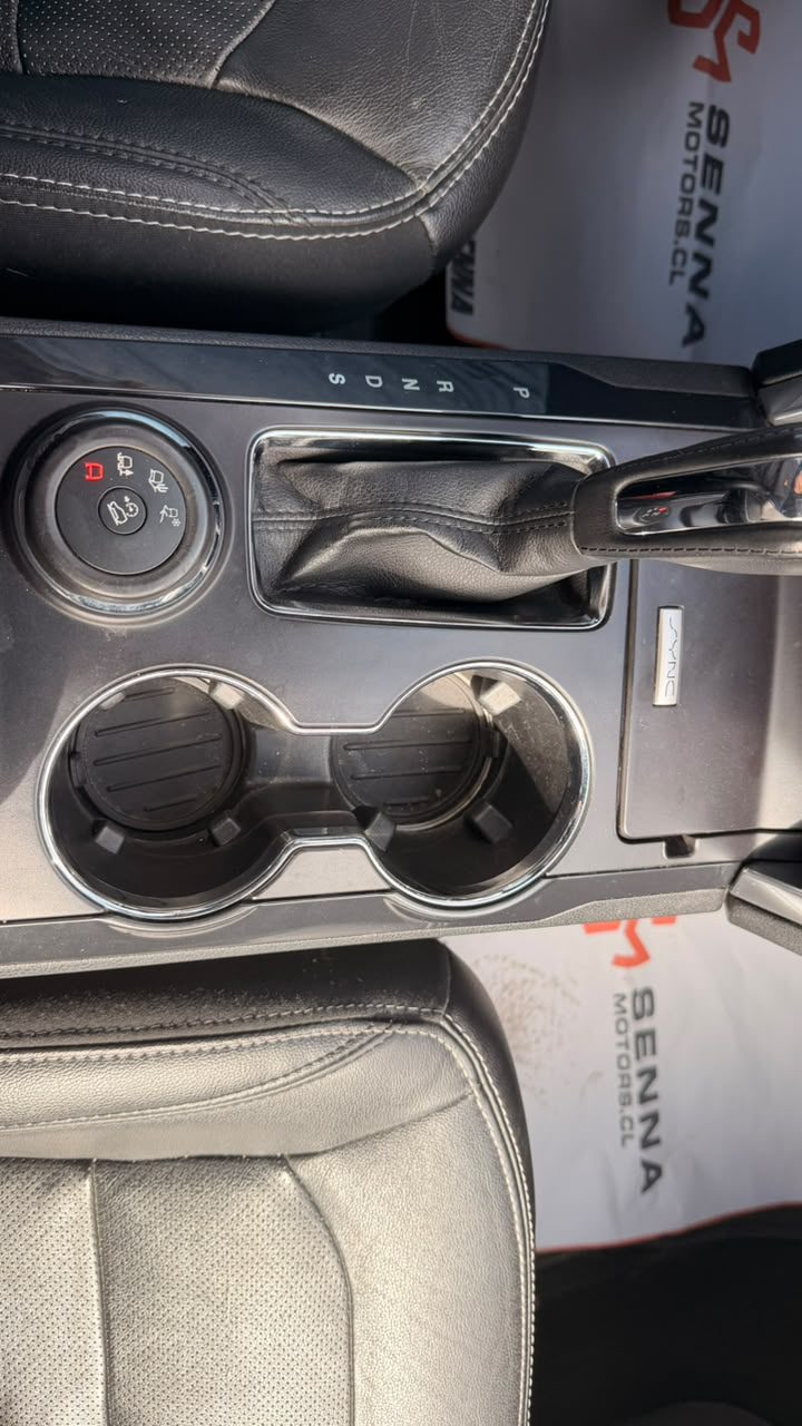 Ford Explorer — foto 16 de 18