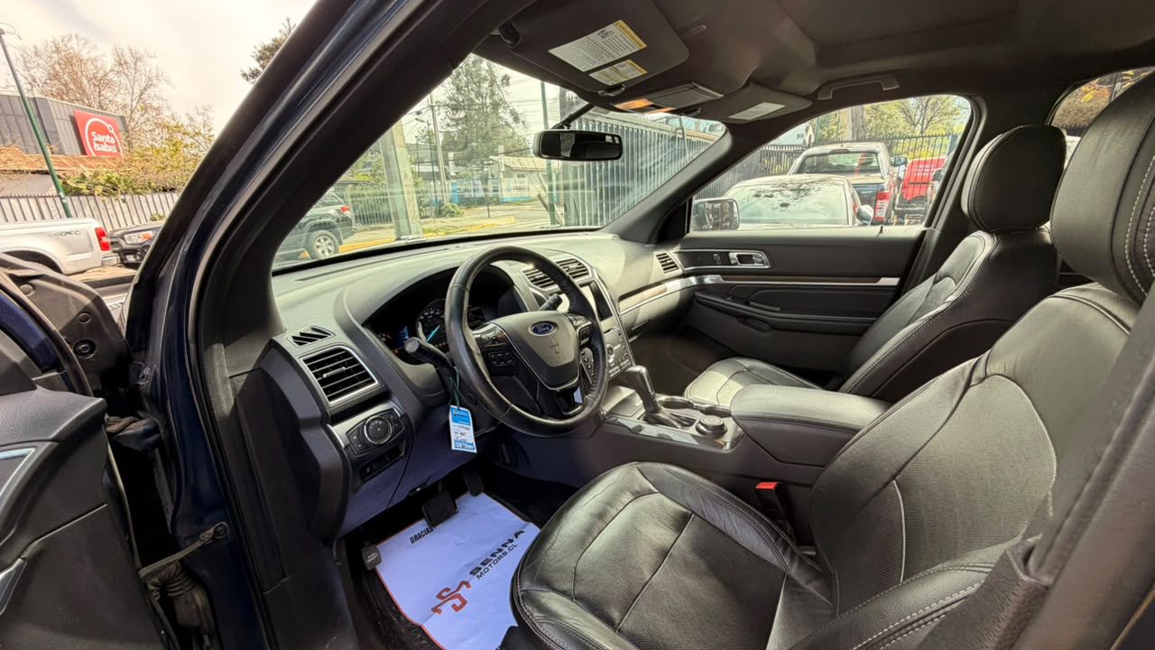 Ford Explorer — foto 7 de 18