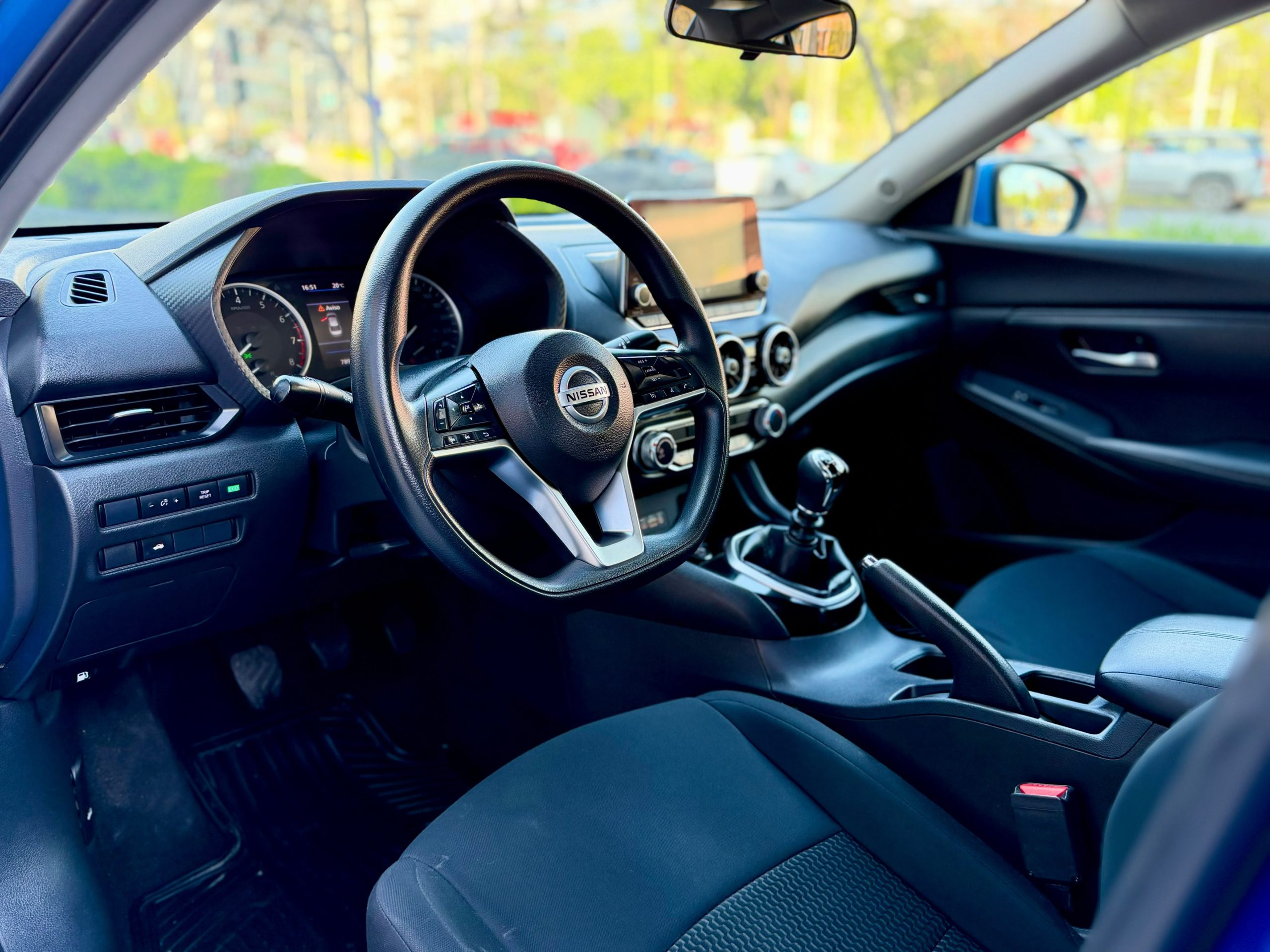 Nissan Sentra — foto 8 de 16