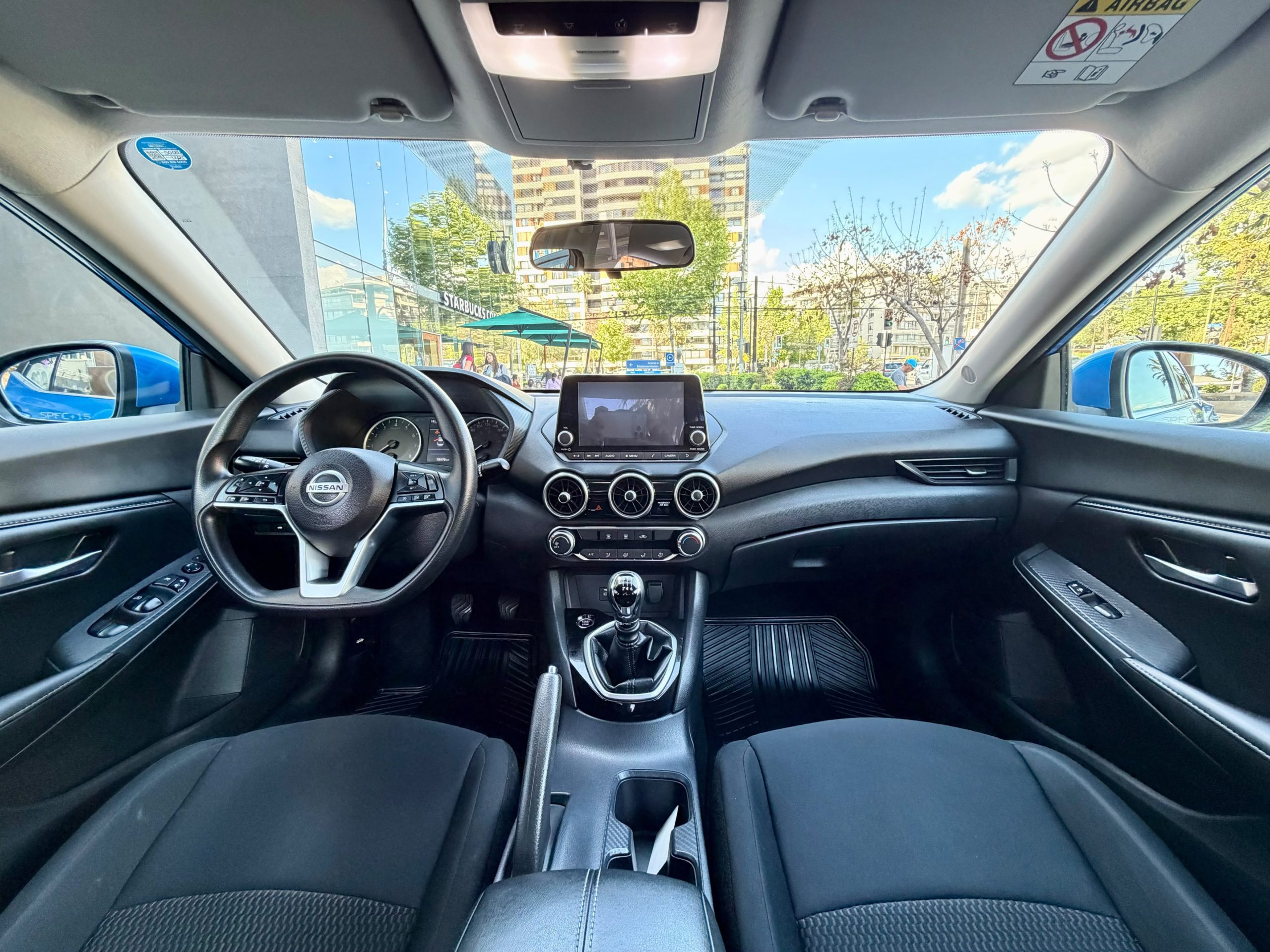 Nissan Sentra — foto 12 de 16